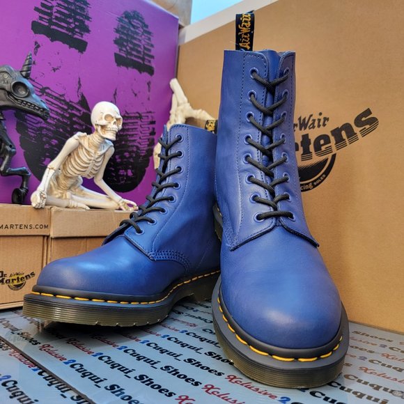 Dr. Martens Shoes - Dr. Martens / 1460 Soft Leather Like New!!
